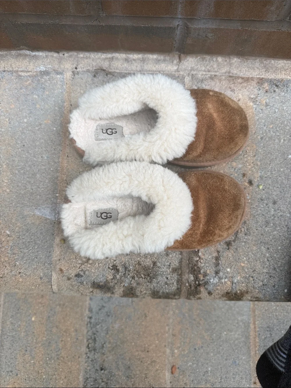 UGG Kids Chestnut Brown Shearling-Lined Slipper Shoes
